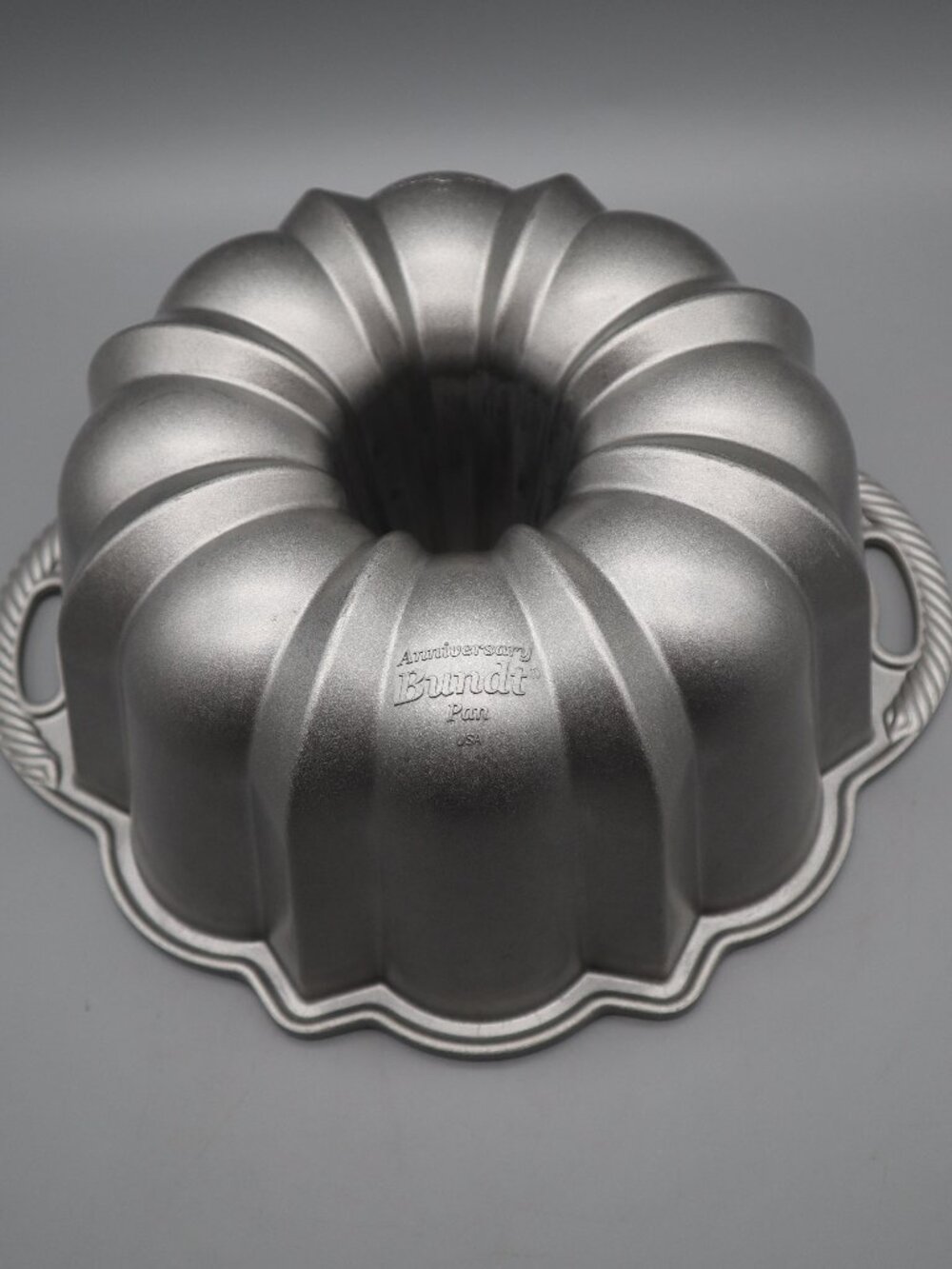 Nordic Ware Cast Aluminum Anniversary Edition Fluted Bundt Cake Pan 12-Cup